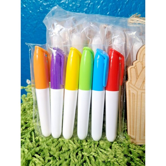 New Whataburger Wood Christmas Ornament Party Child's Kid Color Craft Kit Set/10 - Picture 4 of 7